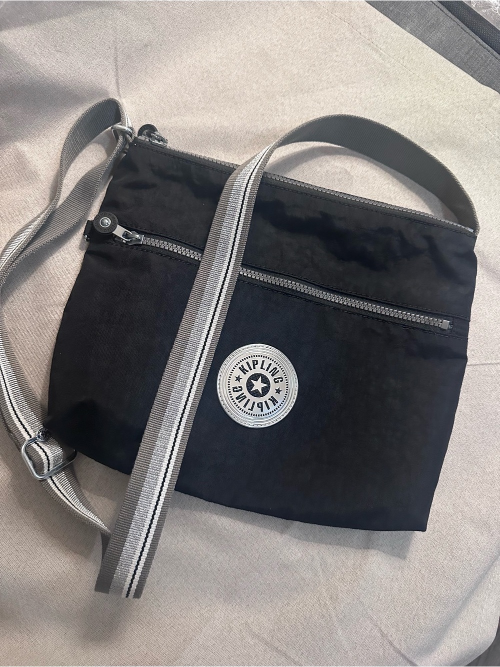 NWOT- Kipling Black Annabelle Crossbody Messenger with Gray Striped Strap